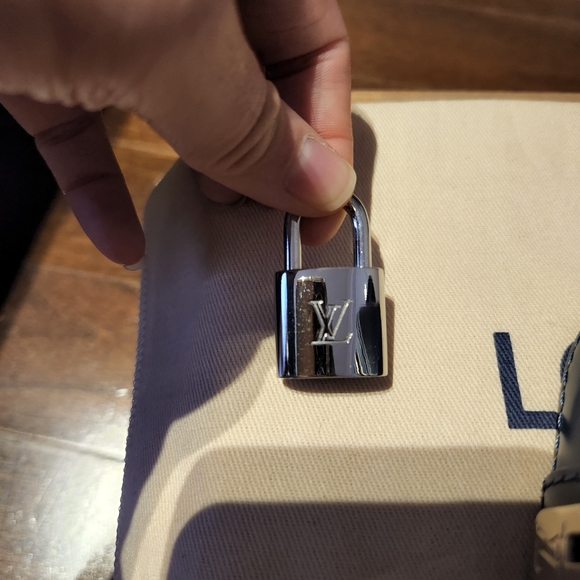 LV ALMA BB EPI INDIGO - Picture 7 of 11